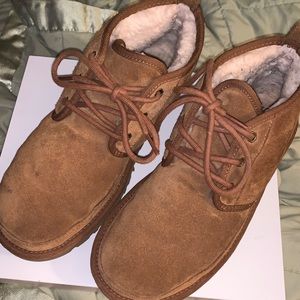 Ugg’s women’s 8/ men’s 6.5 men’s